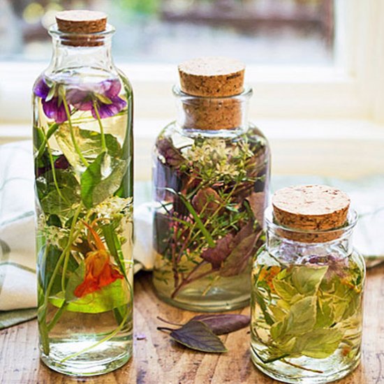 How to Infuse Vinegar with Herbs from your Garden